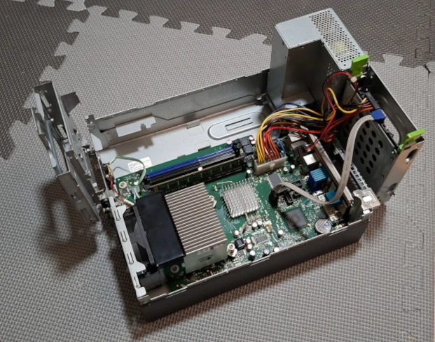 Picture of my SFF Fujitsu Esprimo without lid.